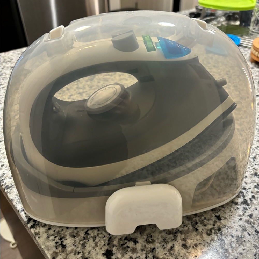 Steamfast cordless iron